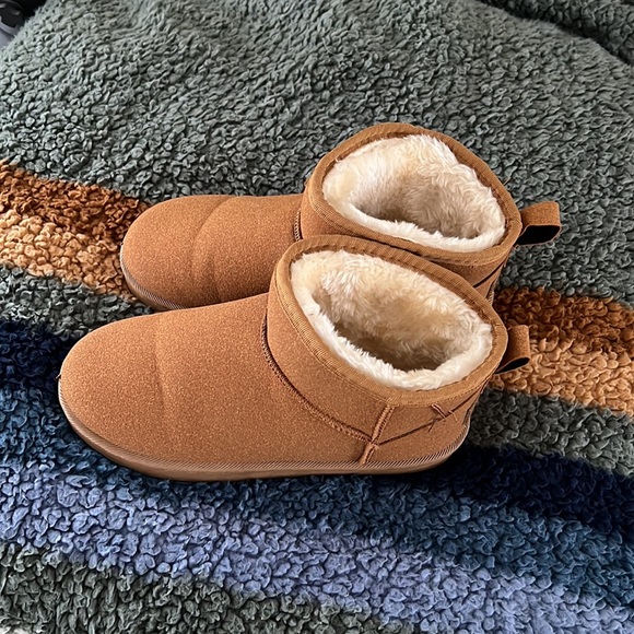 Boots - Picture 4 of 4